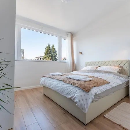 Apartment Center Near The Cathedral - Giulia Sarajevo